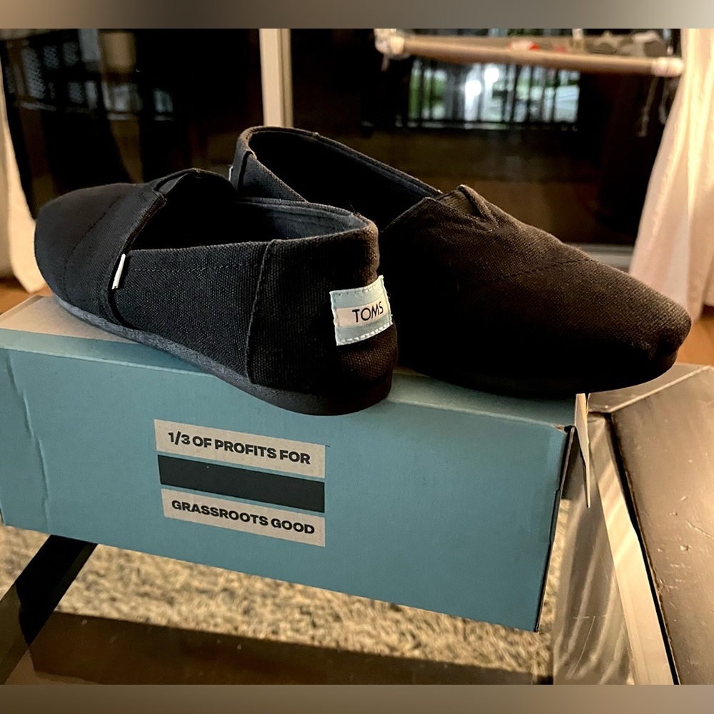Toms, black, size 6.5 in very good conditions…